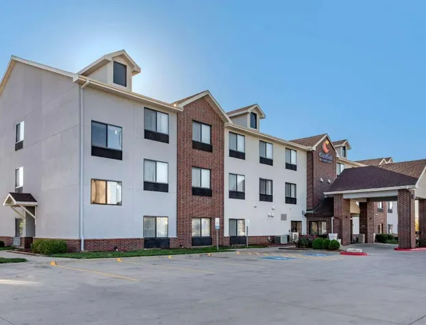 Comfort Inn & Suites hotel detail image 1