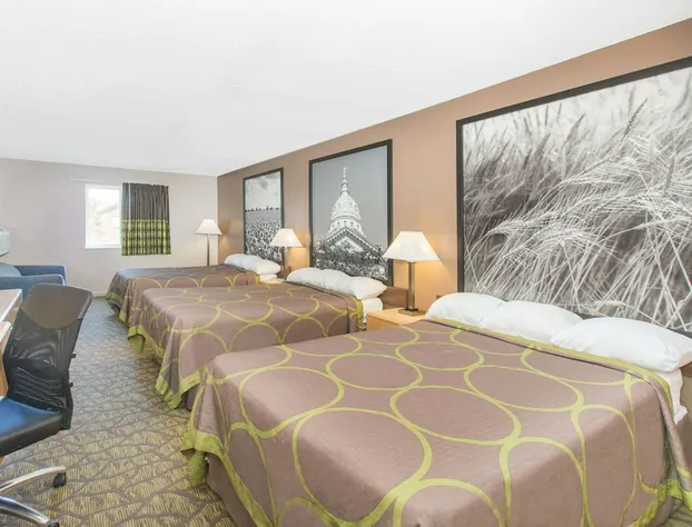 Super 8 by Wyndham Belleville hotel detail image 3