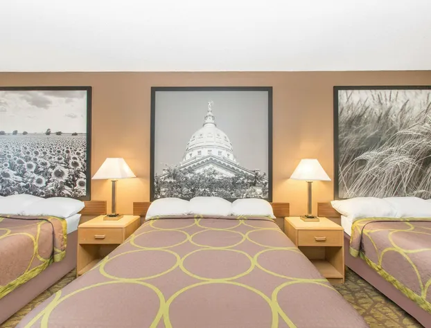 Super 8 by Wyndham Belleville hotel detail image 4