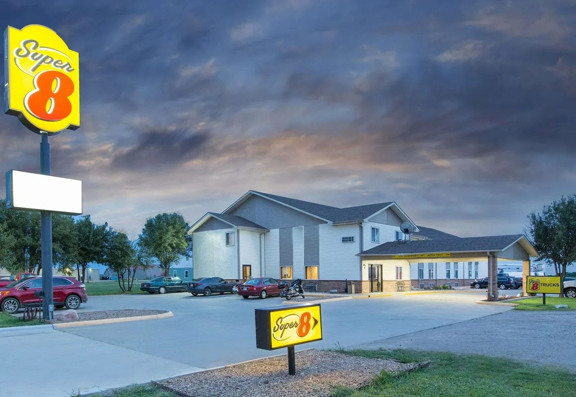 Super 8 by Wyndham Belleville hotel hero