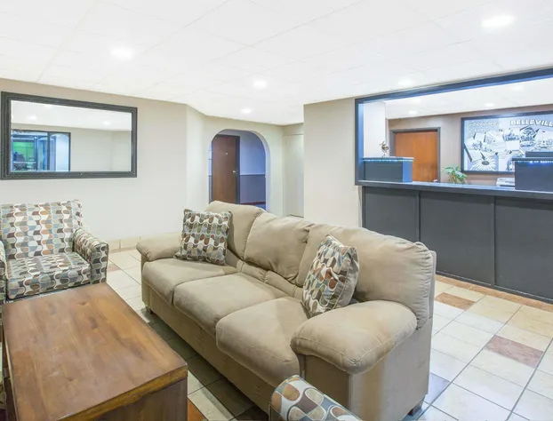 Super 8 by Wyndham Belleville hotel detail image 2