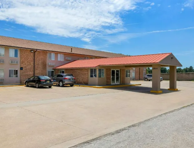 Econo Lodge Emporia hotel detail image 2