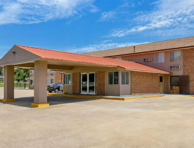 Econo Lodge Emporia hotel detail image 3
