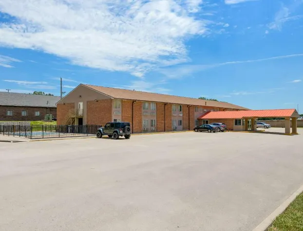 Econo Lodge Emporia hotel detail image 4