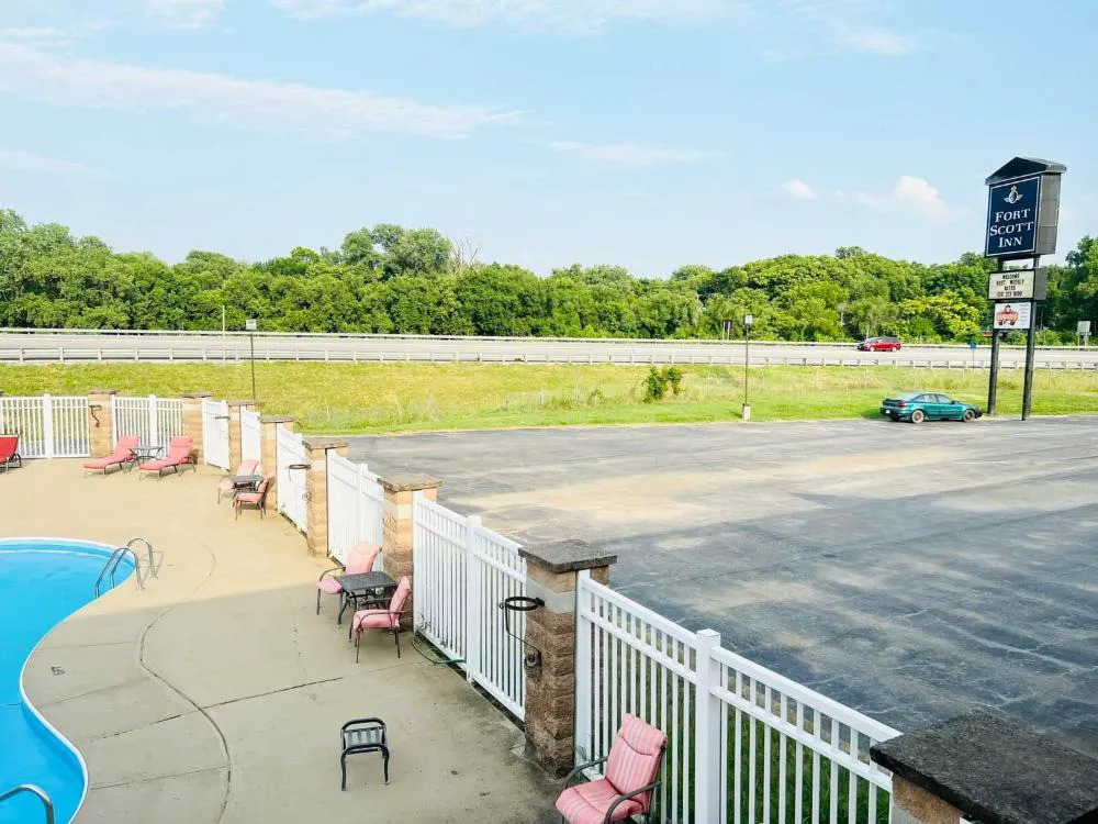 Super 8 by Wyndham Fort Scott hotel hero