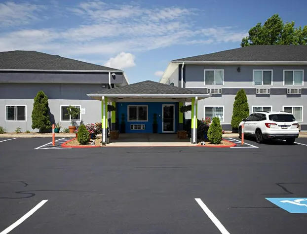 Express Inn Parsons hotel detail image 4