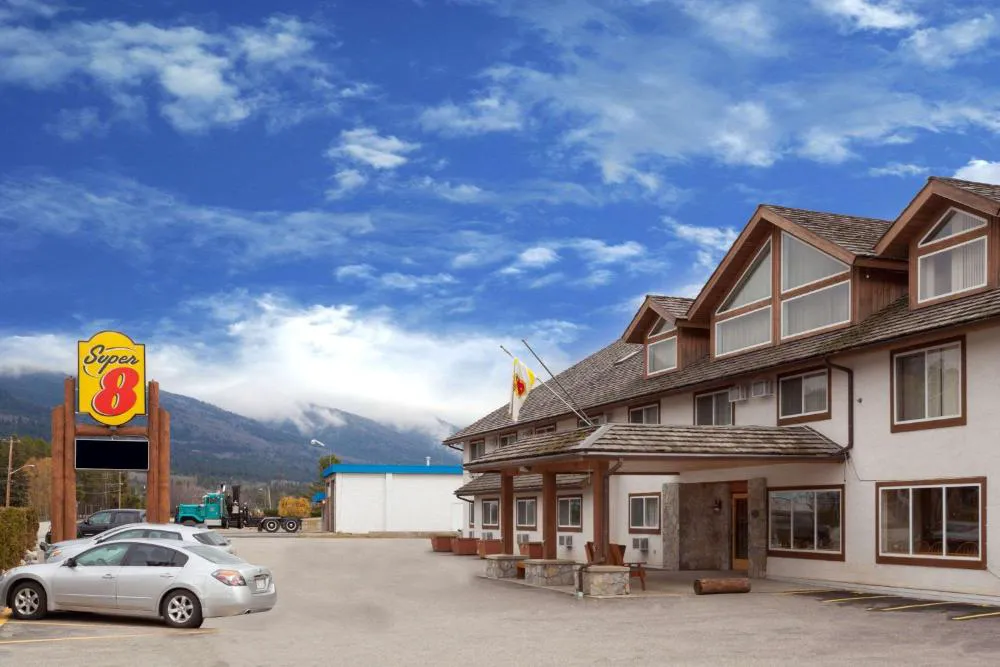 Super 8 by Wyndham Valemount hotel hero