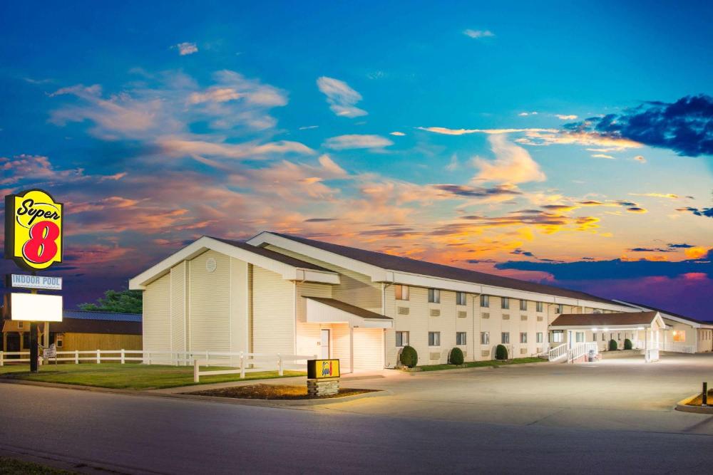 Super 8 by Wyndham Nevada hotel hero