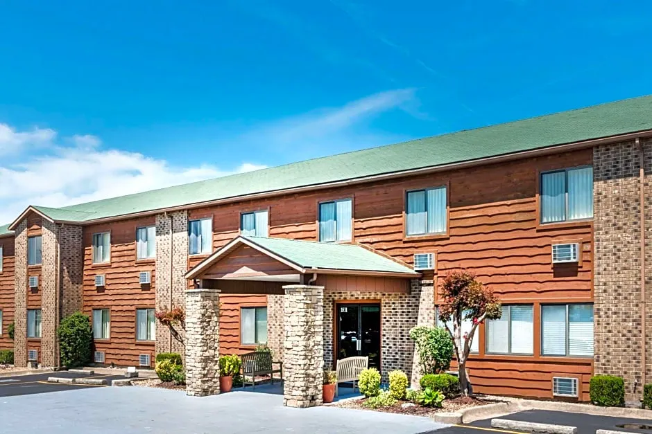 Super 8 by Wyndham Lebanon hotel hero