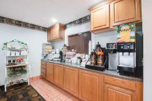 Super 8 by Wyndham Monett hotel detail image 2