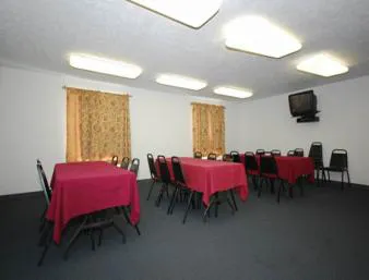 Super 8 by Wyndham Bolivar hotel detail image 3