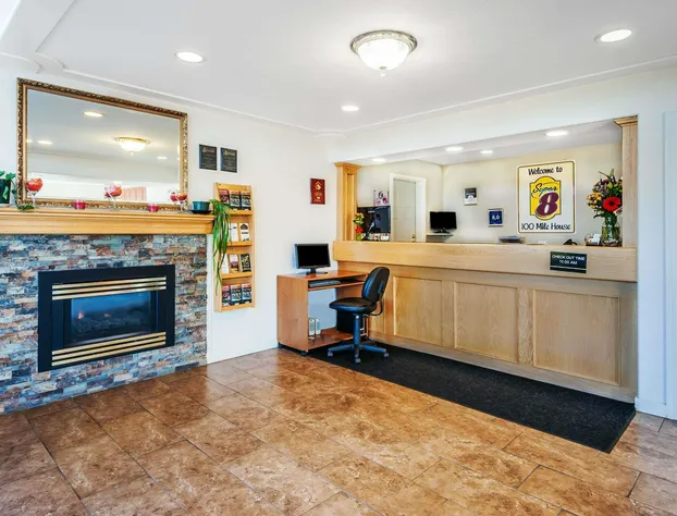 Super 8 by Wyndham 100 Mile House hotel detail image 2