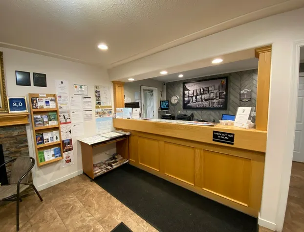 Super 8 by Wyndham 100 Mile House hotel detail image 4