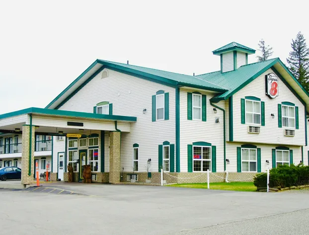 Super 8 by Wyndham 100 Mile House hotel detail image 1