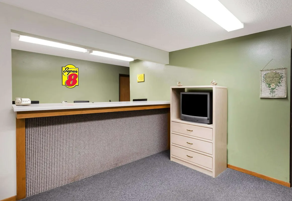 Super 8 by Wyndham Estherville hotel hero