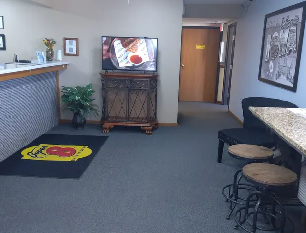 Super 8 by Wyndham Estherville hotel detail image 1