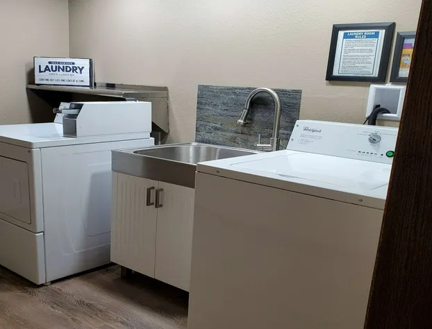 Super 8 by Wyndham Estherville hotel detail image 4