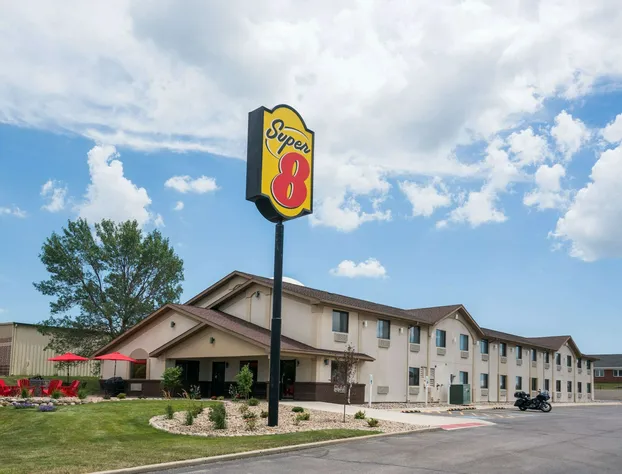Super 8 by Wyndham Spirit Lake/Okoboji hotel detail image 1