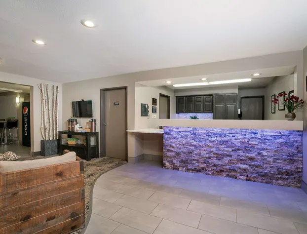 Super 8 by Wyndham Spirit Lake/Okoboji hotel detail image 4