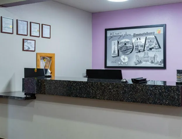 Super 8 by Wyndham Emmetsburg hotel detail image 3