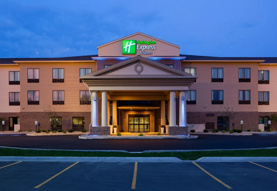 Holiday Inn Express and Suites Mason City by IHG hotel hero