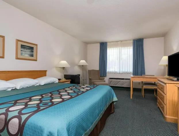 Super 8 by Wyndham Sheldon hotel detail image 3