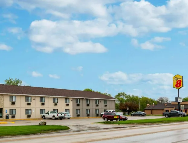 Super 8 by Wyndham Storm Lake hotel detail image 1