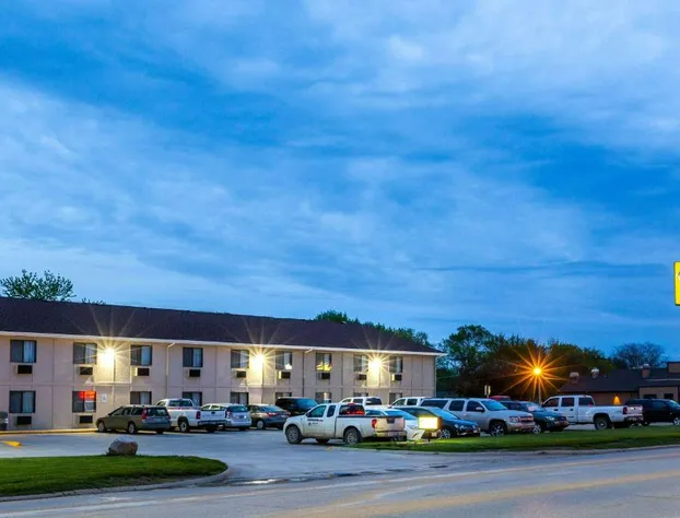 Super 8 by Wyndham Storm Lake hotel detail image 4