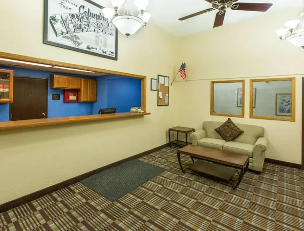 Super 8 by Wyndham Columbus hotel detail image 1