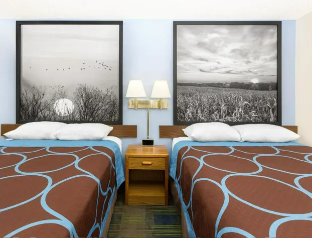 Super 8 by Wyndham Columbus hotel detail image 2