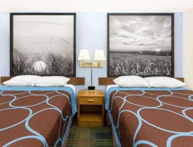 Super 8 by Wyndham Columbus hotel detail image 3