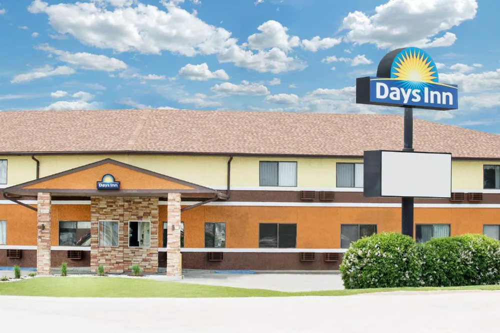 Days Inn by Wyndham York hotel hero