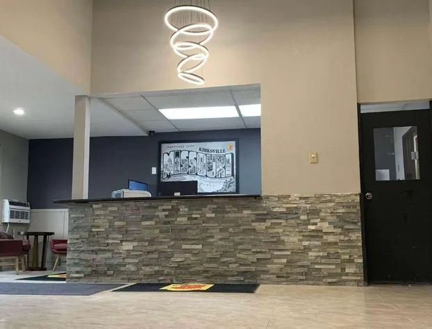 Super 8 by Wyndham Kirksville-University Area hotel detail image 2