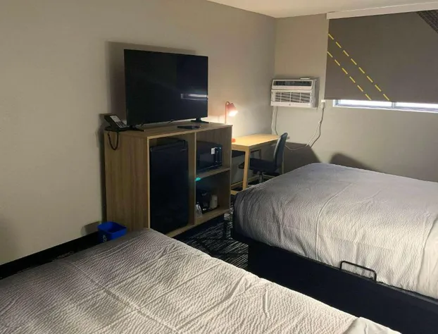 Super 8 by Wyndham Kirksville-University Area hotel detail image 4