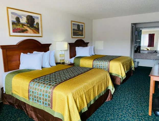 Harrisonville Inn & Suites hotel detail image 1