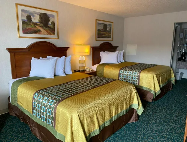 Harrisonville Inn & Suites hotel detail image 1