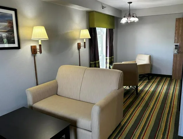 Super 8 by Wyndham Mound City hotel detail image 4