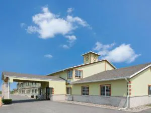 Days Inn by Wyndham Cameron hotel detail image 1