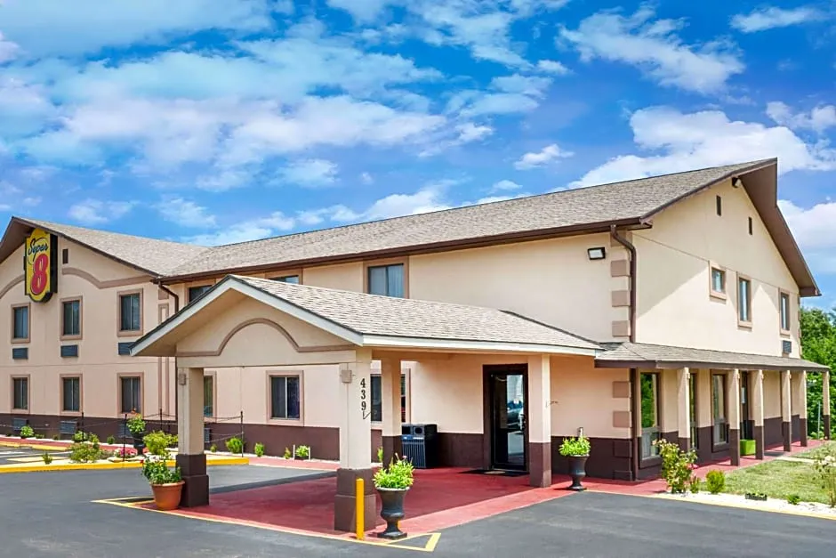 Super 8 by Wyndham Warrensburg hotel hero