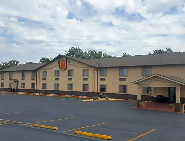 Super 8 by Wyndham Warrensburg hotel detail image 1