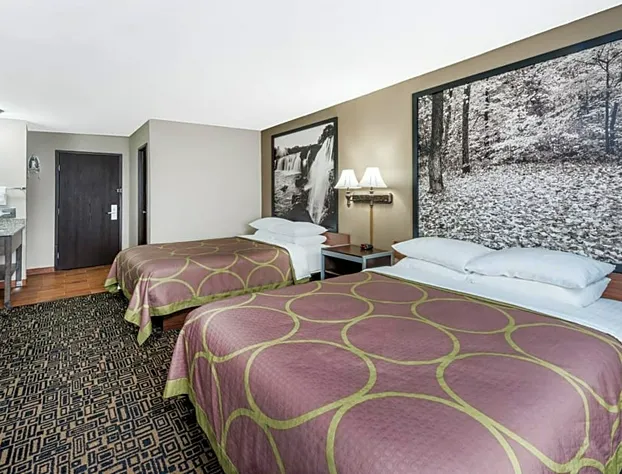 Super 8 by Wyndham Warrensburg hotel detail image 4