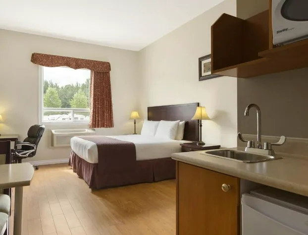 Days Inn by Wyndham Chetwynd hotel detail image 3