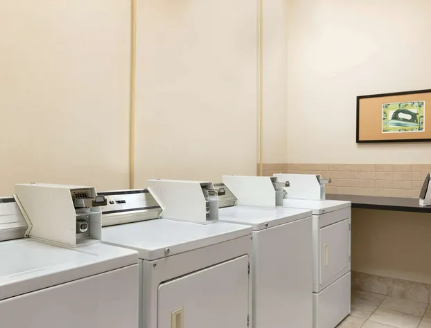 Ramada by Wyndham Drayton Valley hotel detail image 4