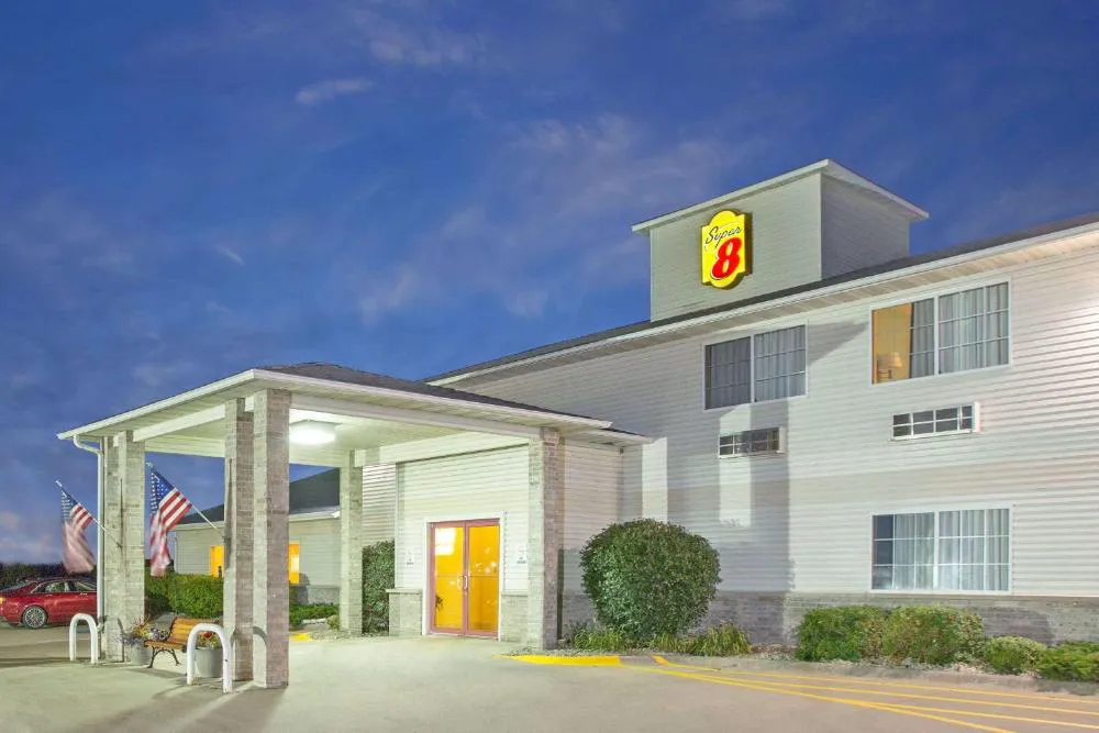 Super 8 by Wyndham Clarinda hotel hero