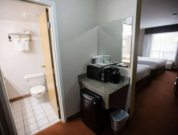 Super 8 by Wyndham Whitecourt hotel detail image 4