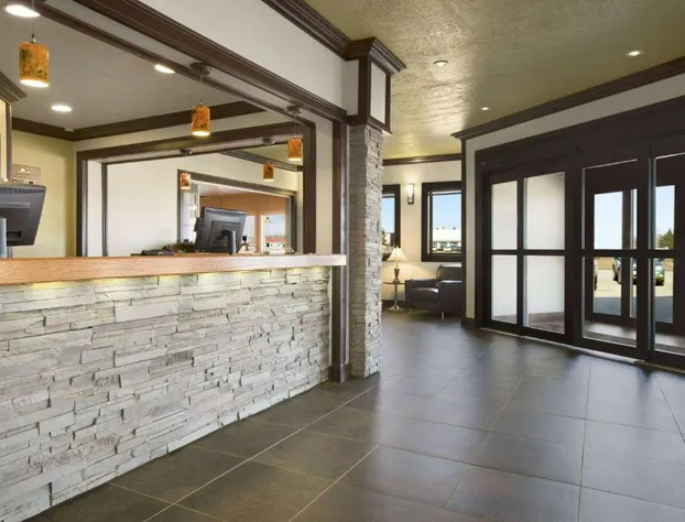 Days Inn by Wyndham High Level hotel detail image 4