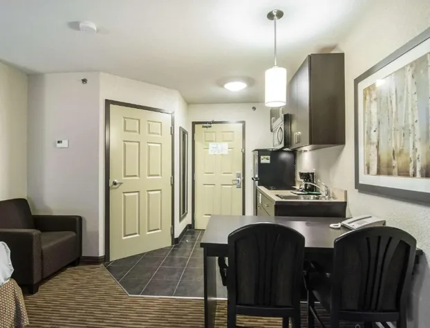 Quality Inn & Suites Thompson hotel detail image 4