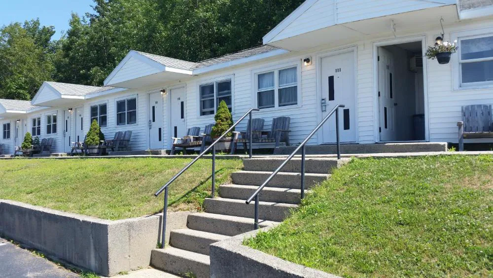 White Birches Motel hotel hero