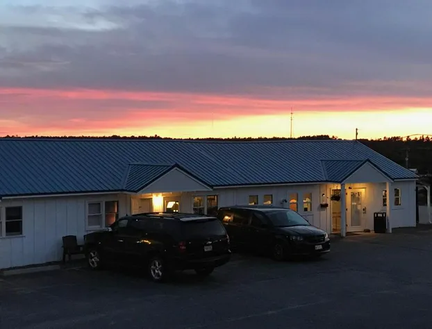 White Birches Motel hotel detail image 3