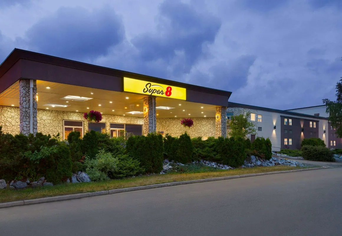 Super 8 by Wyndham Prince George hotel hero